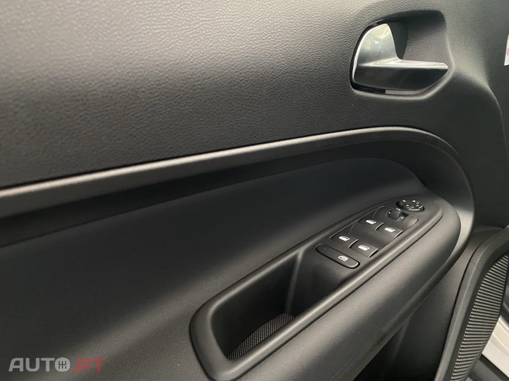 Jeep Avenger 1.2 e-Hybrid Black Edition DCT