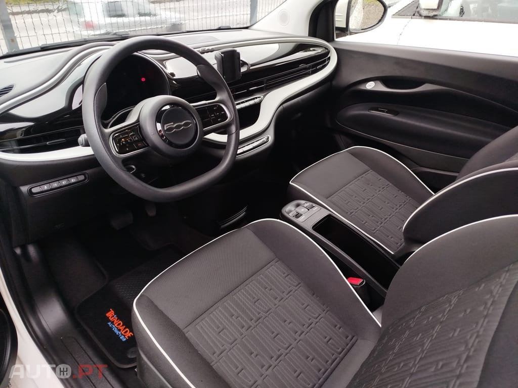 Fiat 500e Action