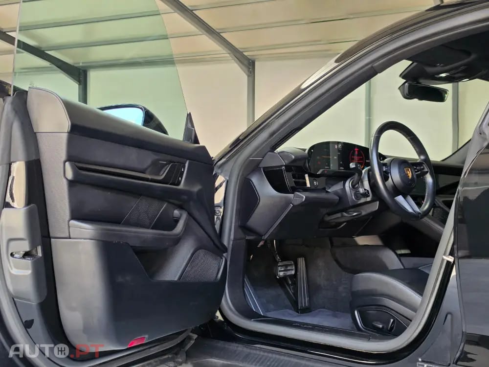 Porsche Taycan 4