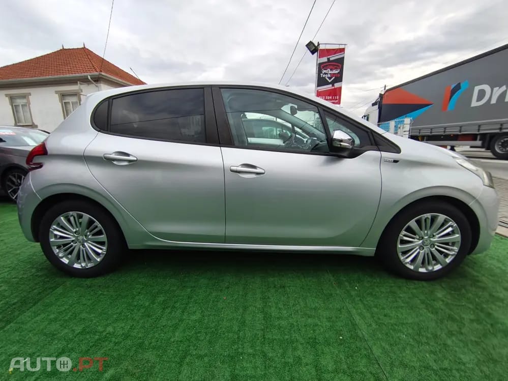 Peugeot 208 1.6 BlueHDi Style