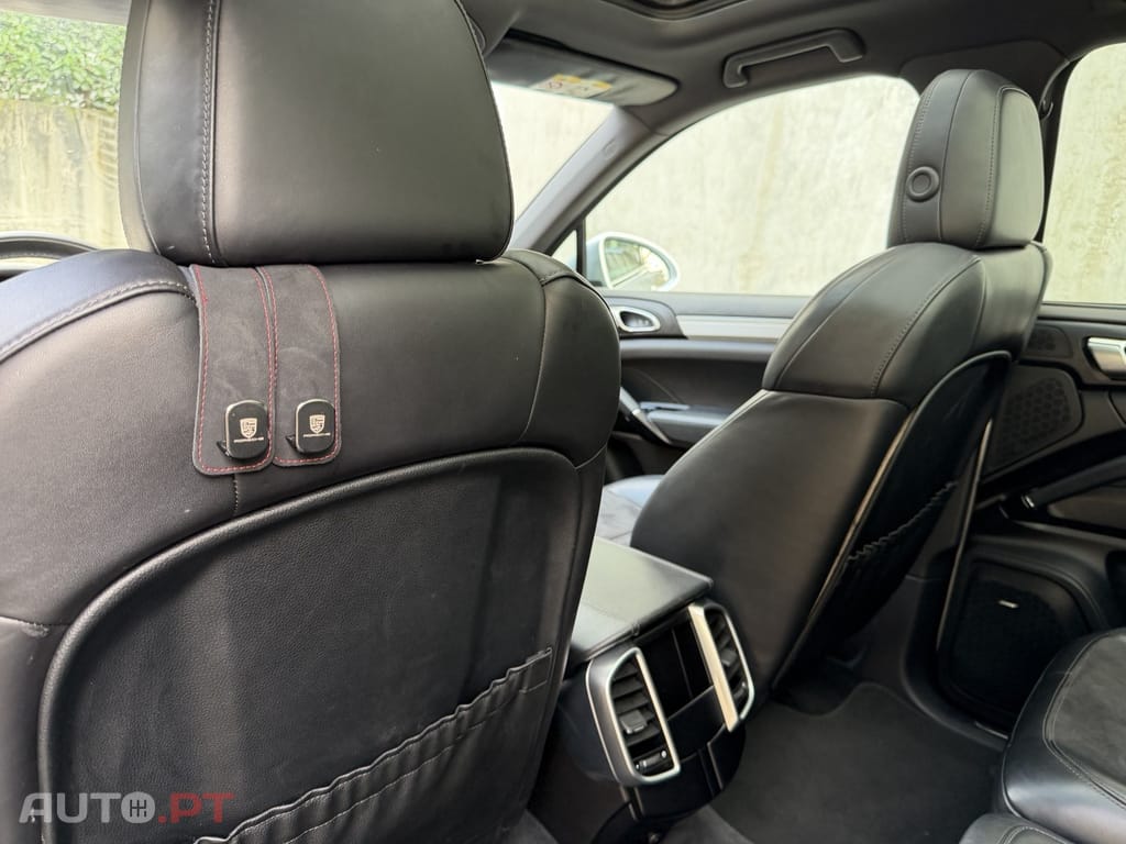 Porsche Cayenne Platinum Edition