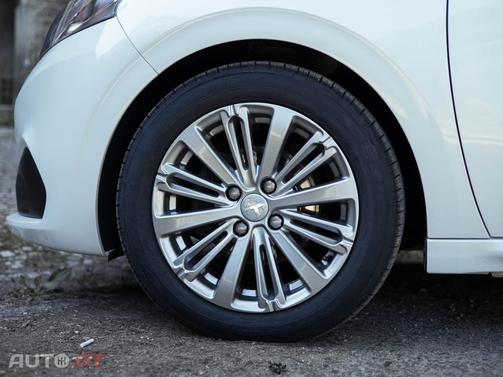 Peugeot 208 1.2 PureTech Signature