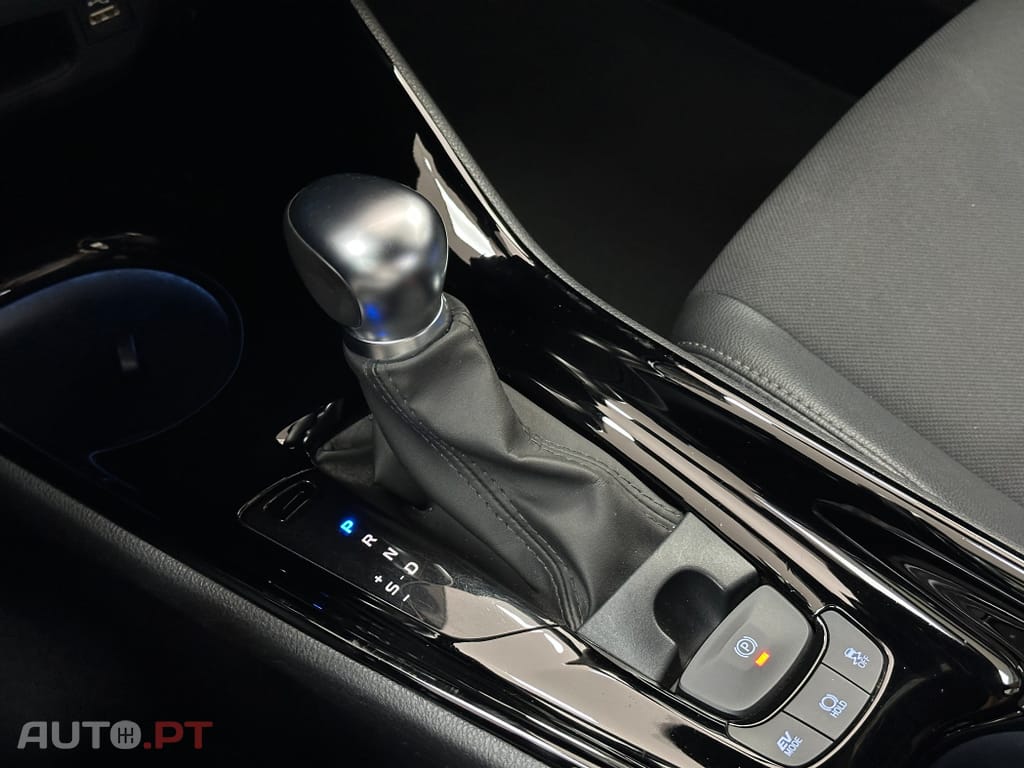 Toyota C-HR 2.0 Hybrid Square Collection