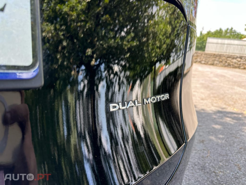 Tesla Model Y Long Range Tração Integral