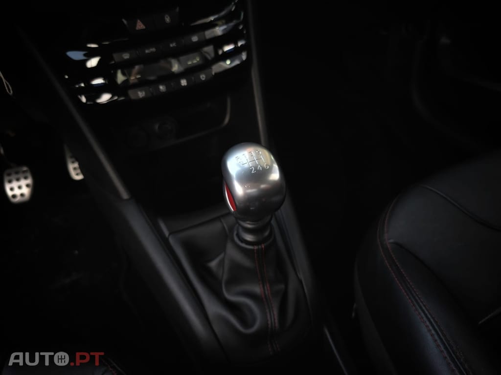 Peugeot 208 1.6 THP GTi