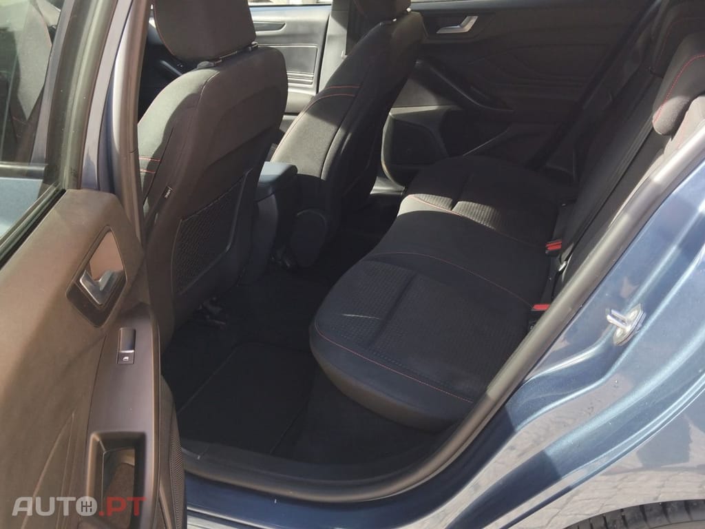 Ford Focus 1.0 EcoBoost MHEV ST-Line