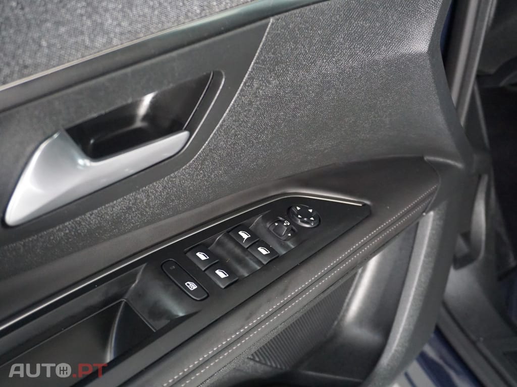 Peugeot 5008 1.2 PureTech Allure EAT8