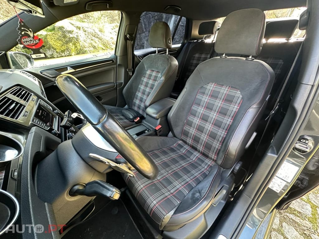 Volkswagen Golf 2.0 TSi GTi DSG Performance