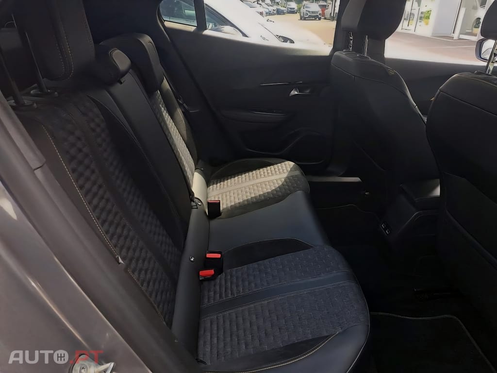 Peugeot E-2008 50 kWh Allure