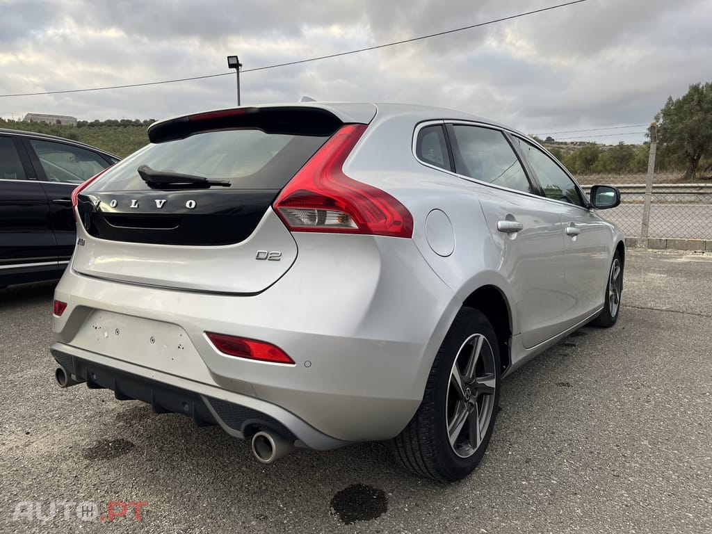 Volvo V40 D2