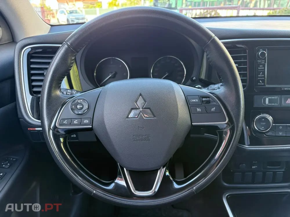 Mitsubishi Outlander 2.2 DI-D Instyle Navi