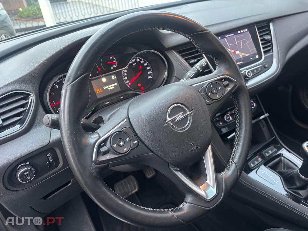 Opel Grandland (X) 1.2 T Design & Tech AT
