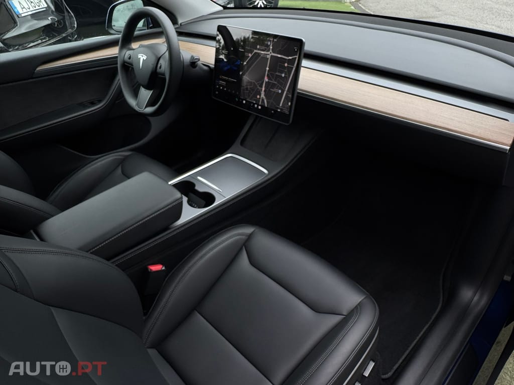 Tesla Model Y Long-Range RWD