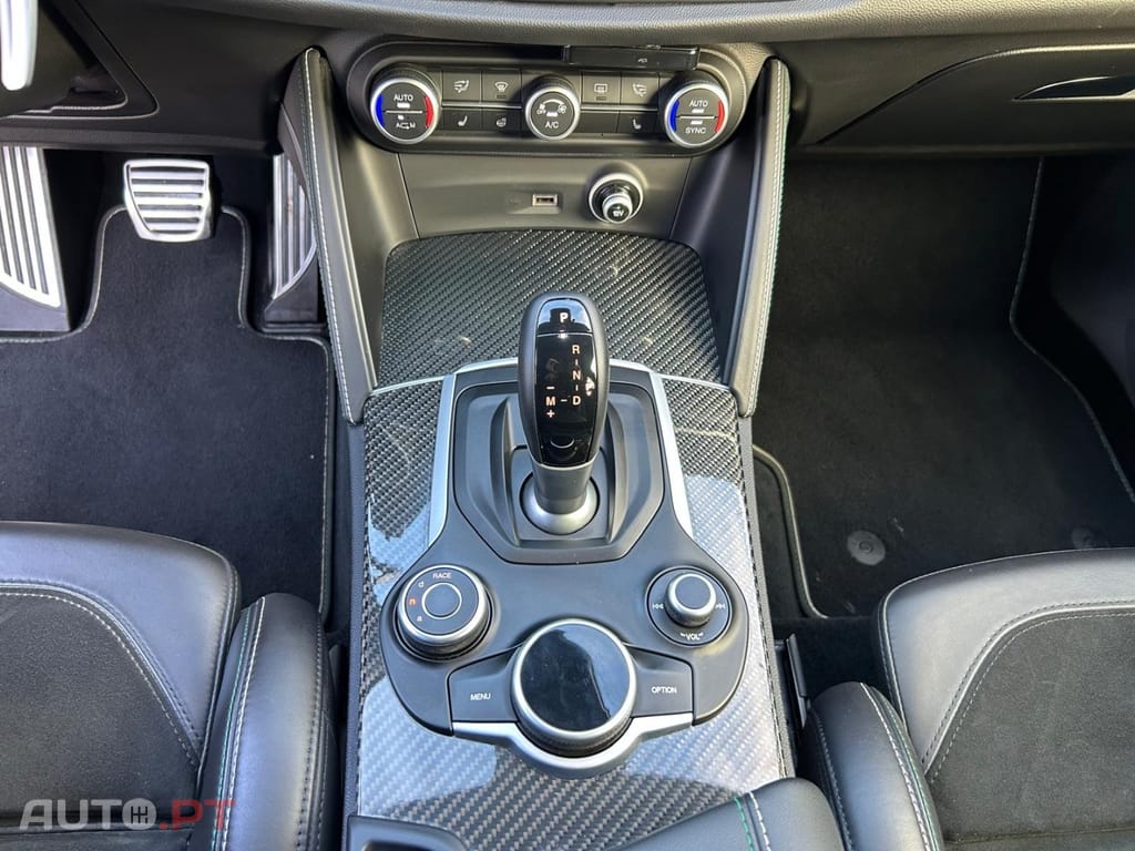 Alfa Romeo Stelvio V6 2.9 Bi-Turbo AT8-Q4 Quadrifoglio