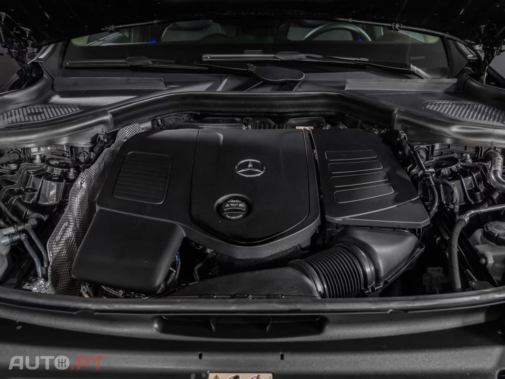 Mercedes-Benz GLC 300 I.V.A DEDUTÍVEL e 4M Avantgarde