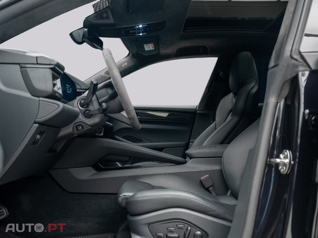 Porsche Macan I.V.A DEDUTIVEL Turbo