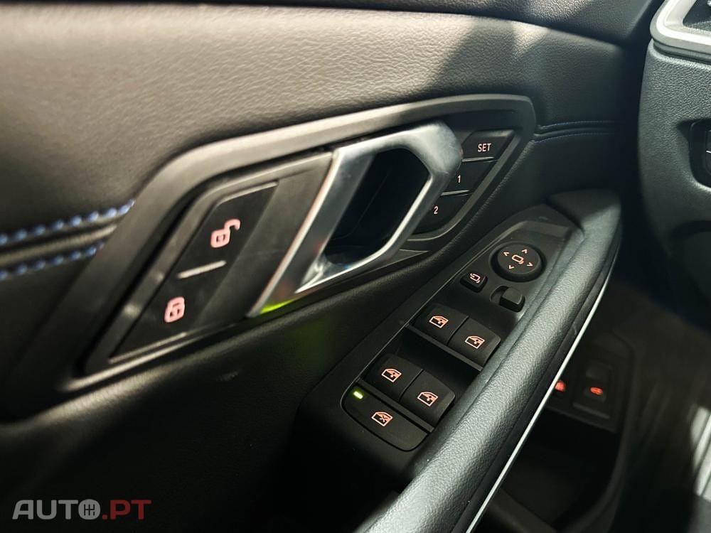 BMW 330 e Pack Desportivo M Auto