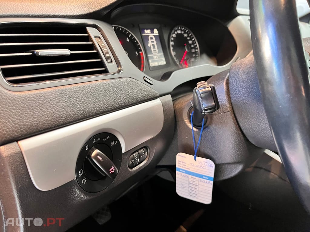 Volkswagen Jetta 1.6 TDI Advance BlueMotion