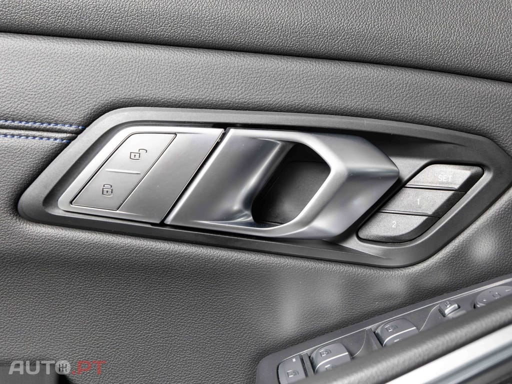 BMW 330 e Touring Pack Desportivo M Pro Auto