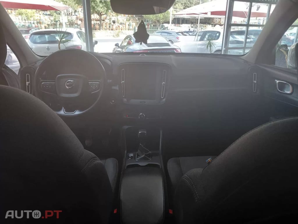 Volvo XC40 1.5 T3 Momentum Tech Edition