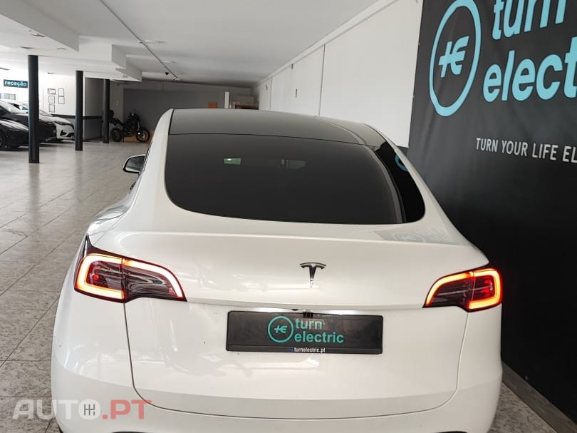 Tesla Model Y Long Range RWD — fotografia 5