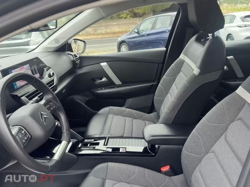 Citroën e-C4 50 kWh Plus — fotografia 21