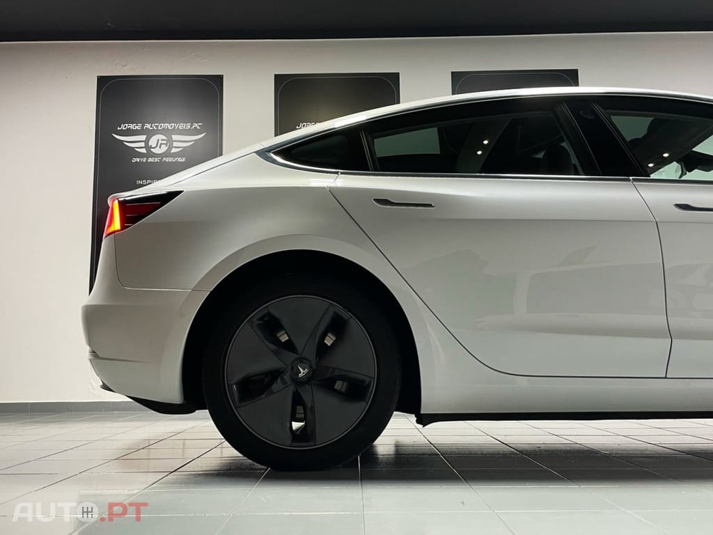 Tesla Model 3 Standard Range Plus RWD