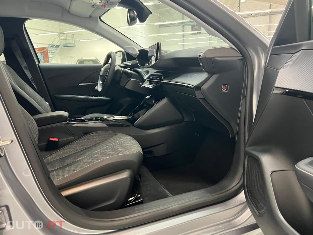 Peugeot E-208 51 kWh Allure