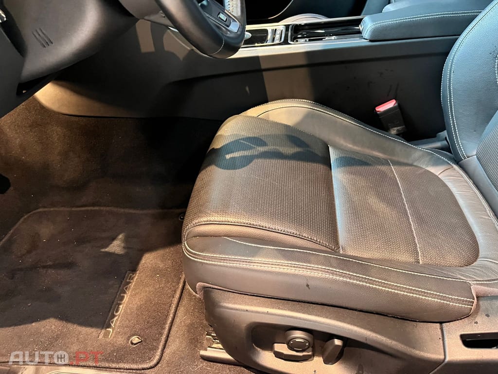 Jaguar XE 2.0D R-SPORT 180CV 