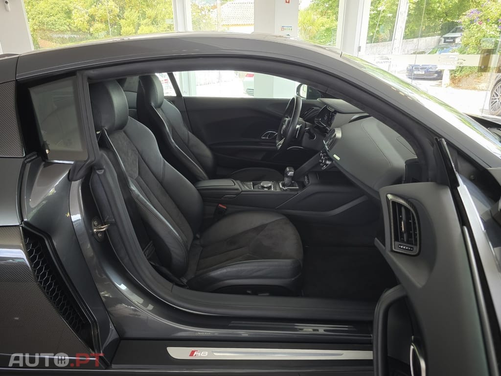 Audi R8 V10 plus 5.2 FSI quattro S tronic
