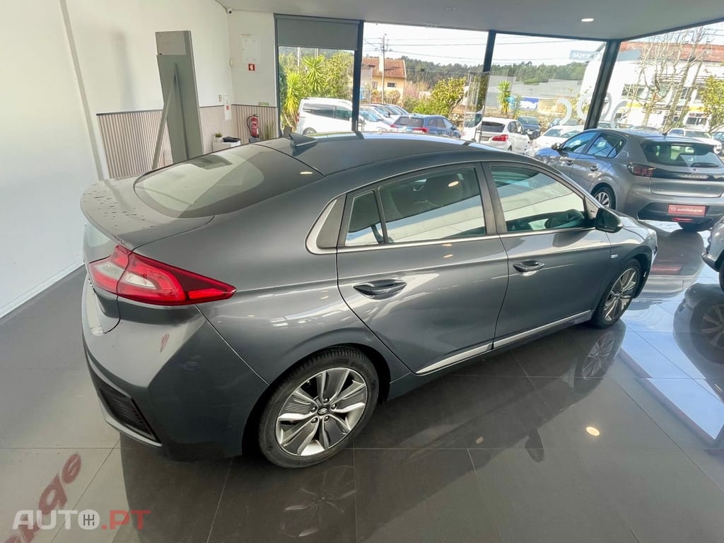 Hyundai Ioniq 1.6 GDI HEV Hybrid Tech