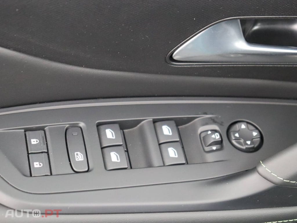 Peugeot 408 I.V.A DEDUTIVEL PHEV 180 e-EAT8 GT