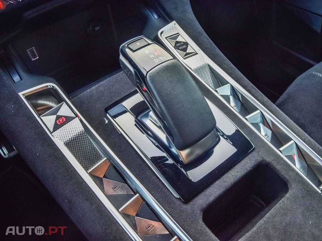 DS DS7 Crossback E-TENSE PERFORMANCE LINE +