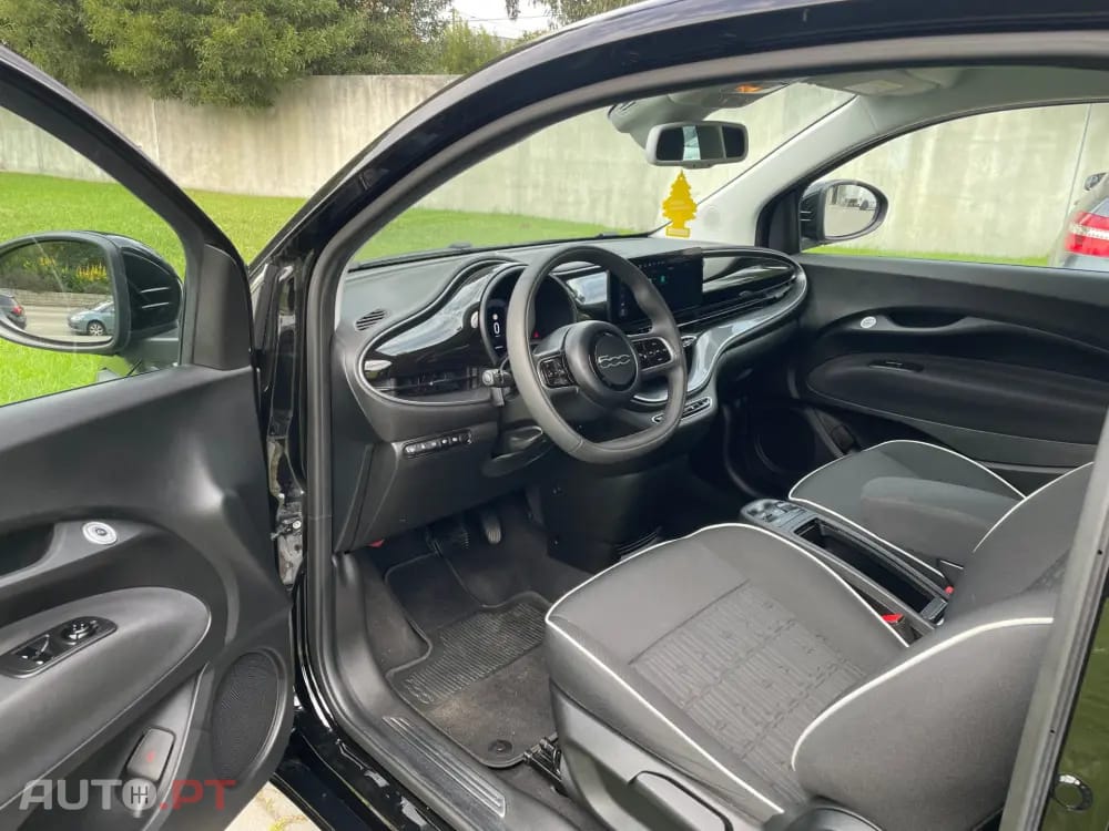 Fiat 500e Outro