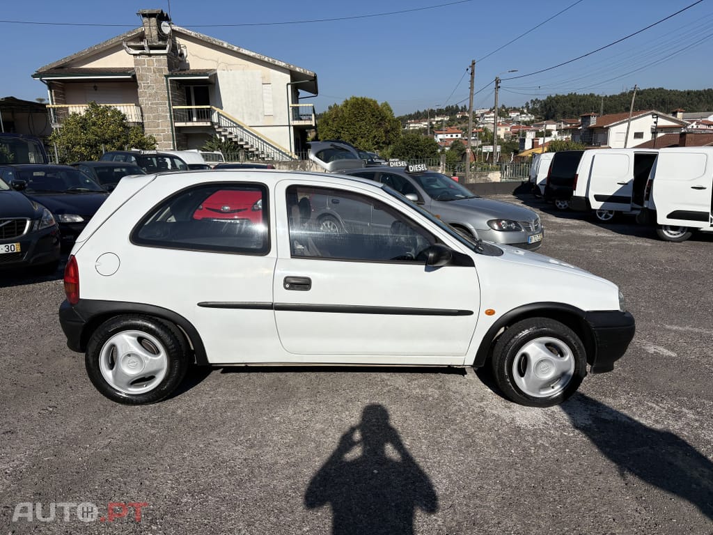 Opel Corsa 1.7 D Janelas Base