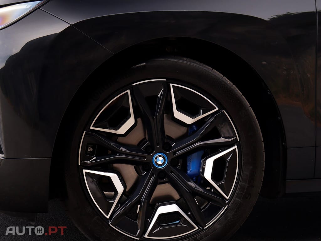BMW iX xDrive 50 Pack Desportivo