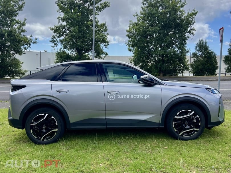 Peugeot e-3008 73 kWh Allure — fotografia 8