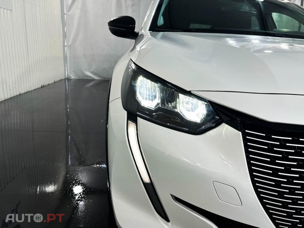 Peugeot E-208 50 kWh Allure Pack
