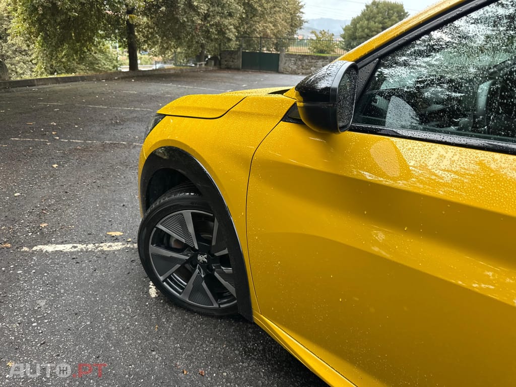 Peugeot E-208 50 kWh GT Pack