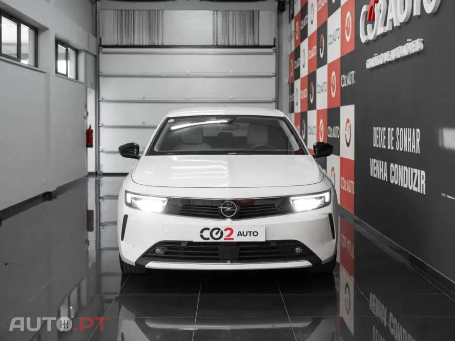 Opel Astra 1.2 T Elegance