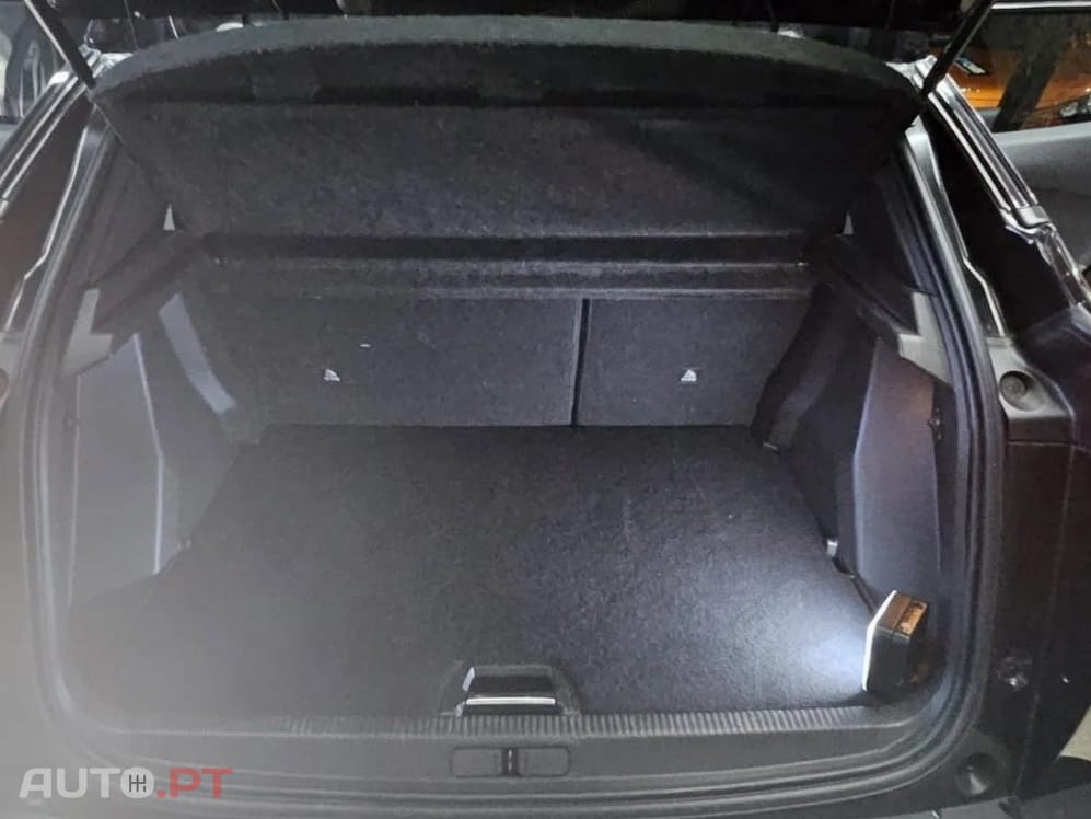 Peugeot E-2008 50 kWh Allure Pack