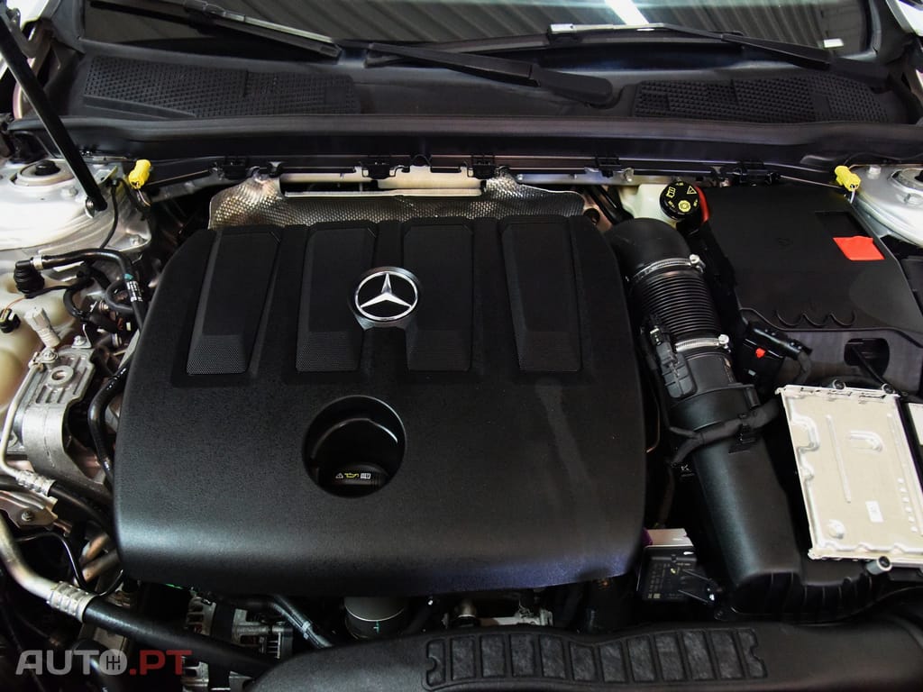 Mercedes-Benz A 180 D AUTO. SEDAN