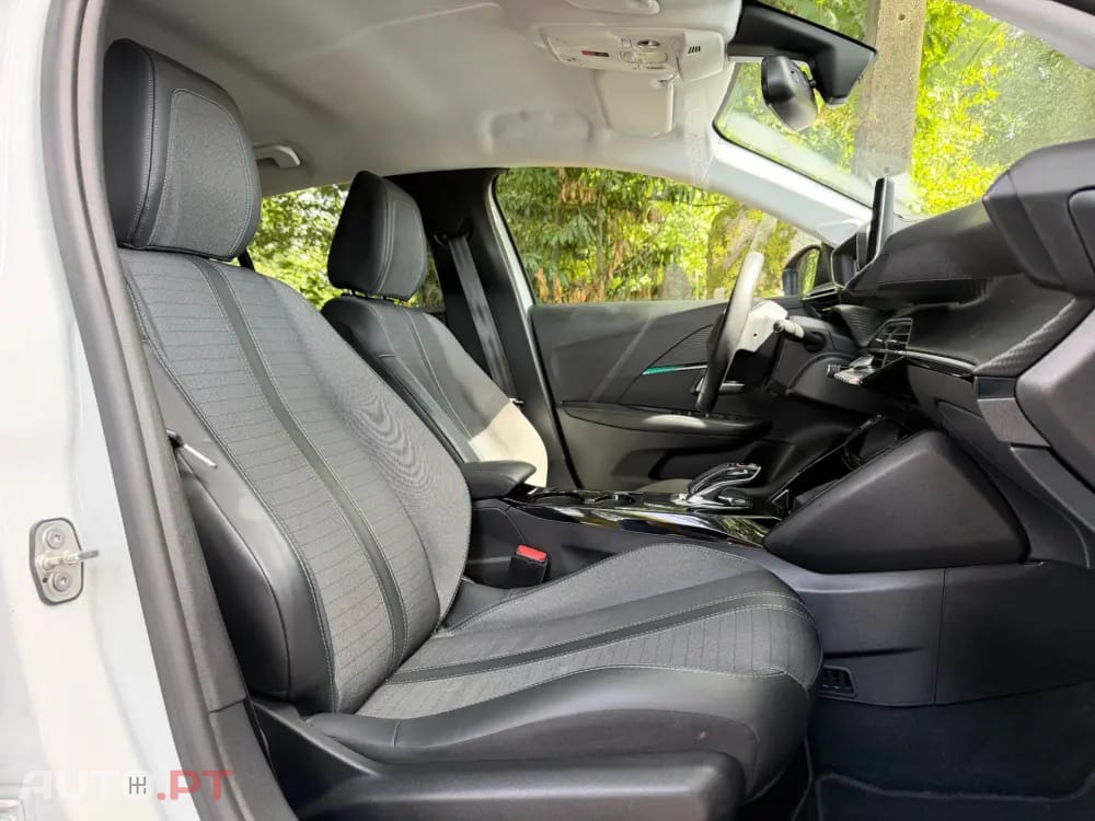 Peugeot E-208 50 kWh Allure Pack
