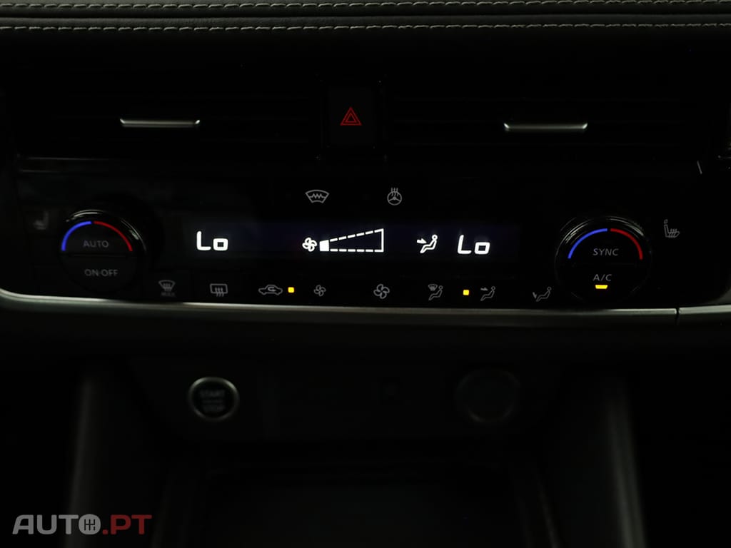 Nissan Qashqai Qashqai 1.3 DIG-T N-Connecta LED Xtronic
