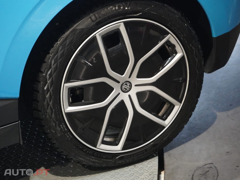 MG MG4 64 kWh Luxury