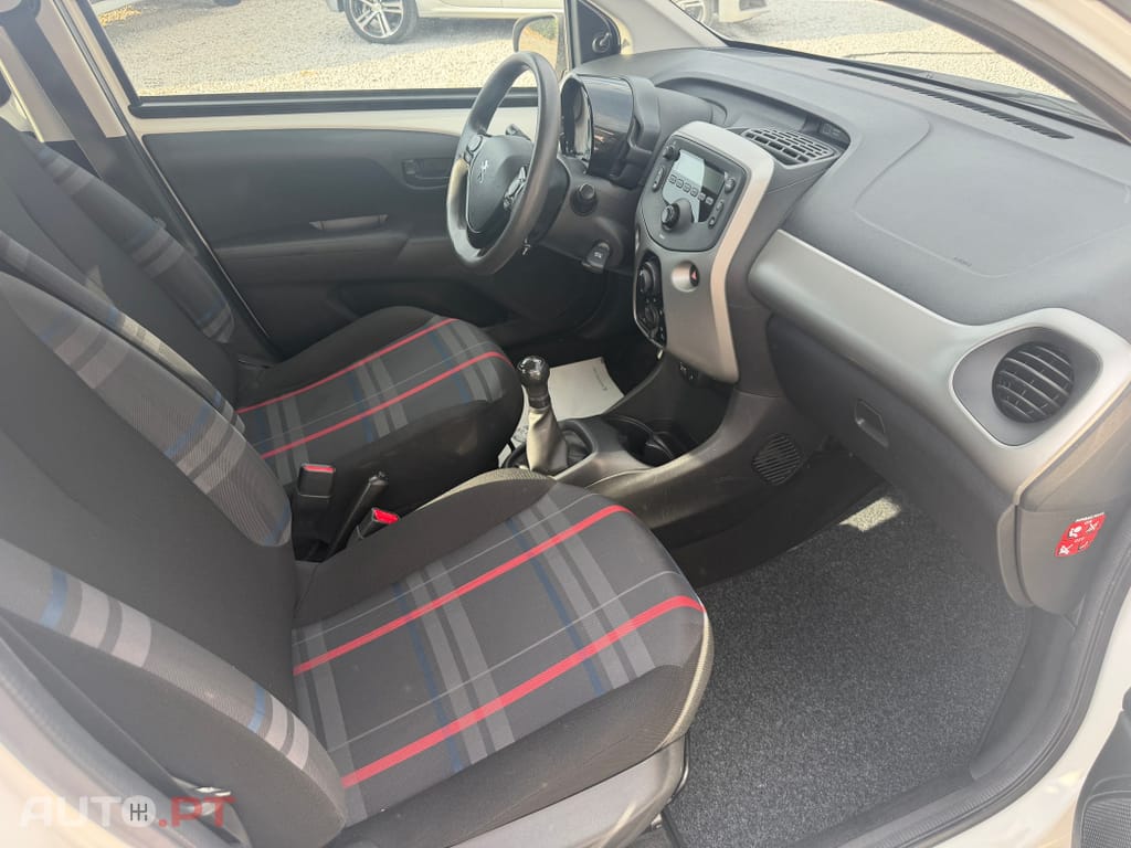 Peugeot 108 Outro