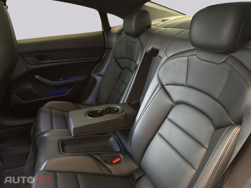 Porsche Taycan Performance I.V.A DEDUTIVEL 