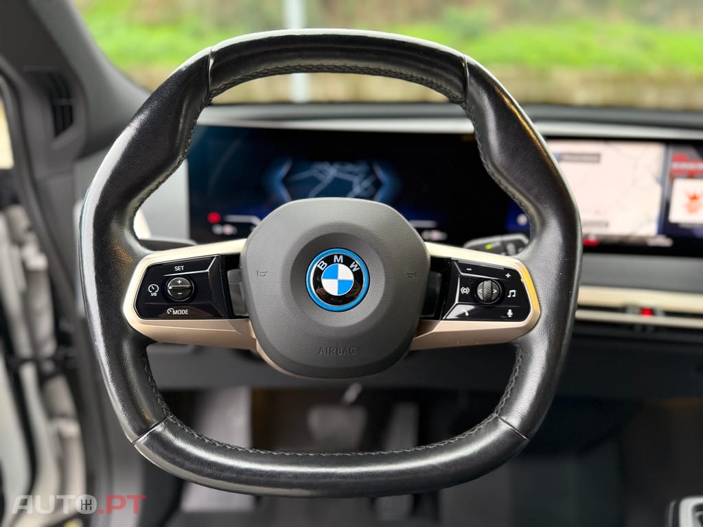 BMW iX xDrive 40 Pack Desportivo