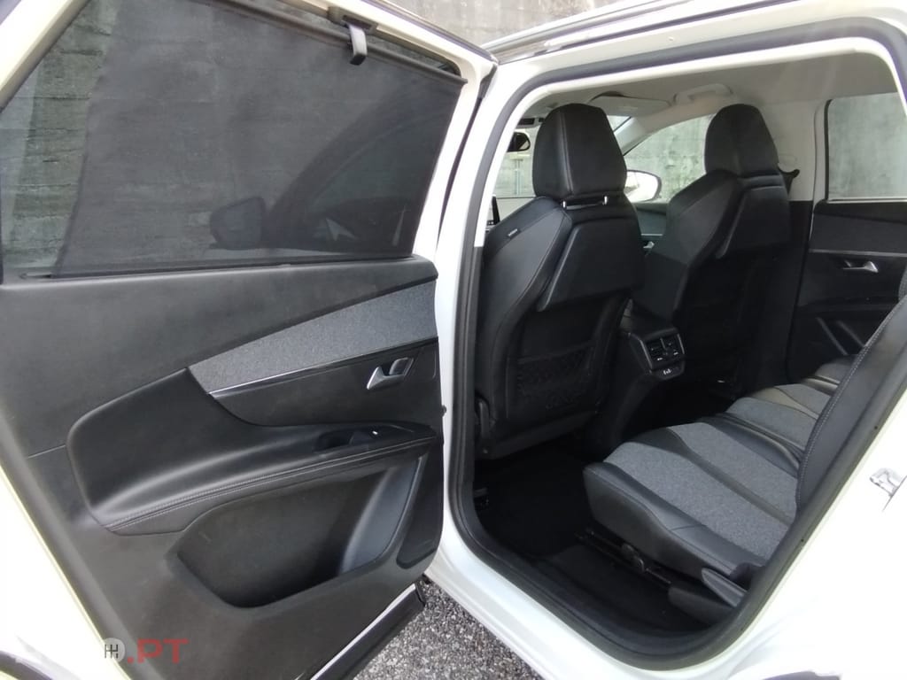 Peugeot 5008 1.2 PureTech Allure J18