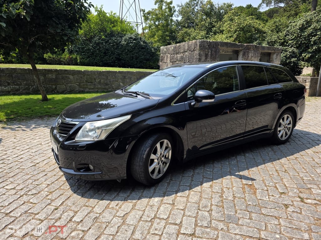 Toyota Avensis 2.0 D-4D Exclusive +Pele+GPS